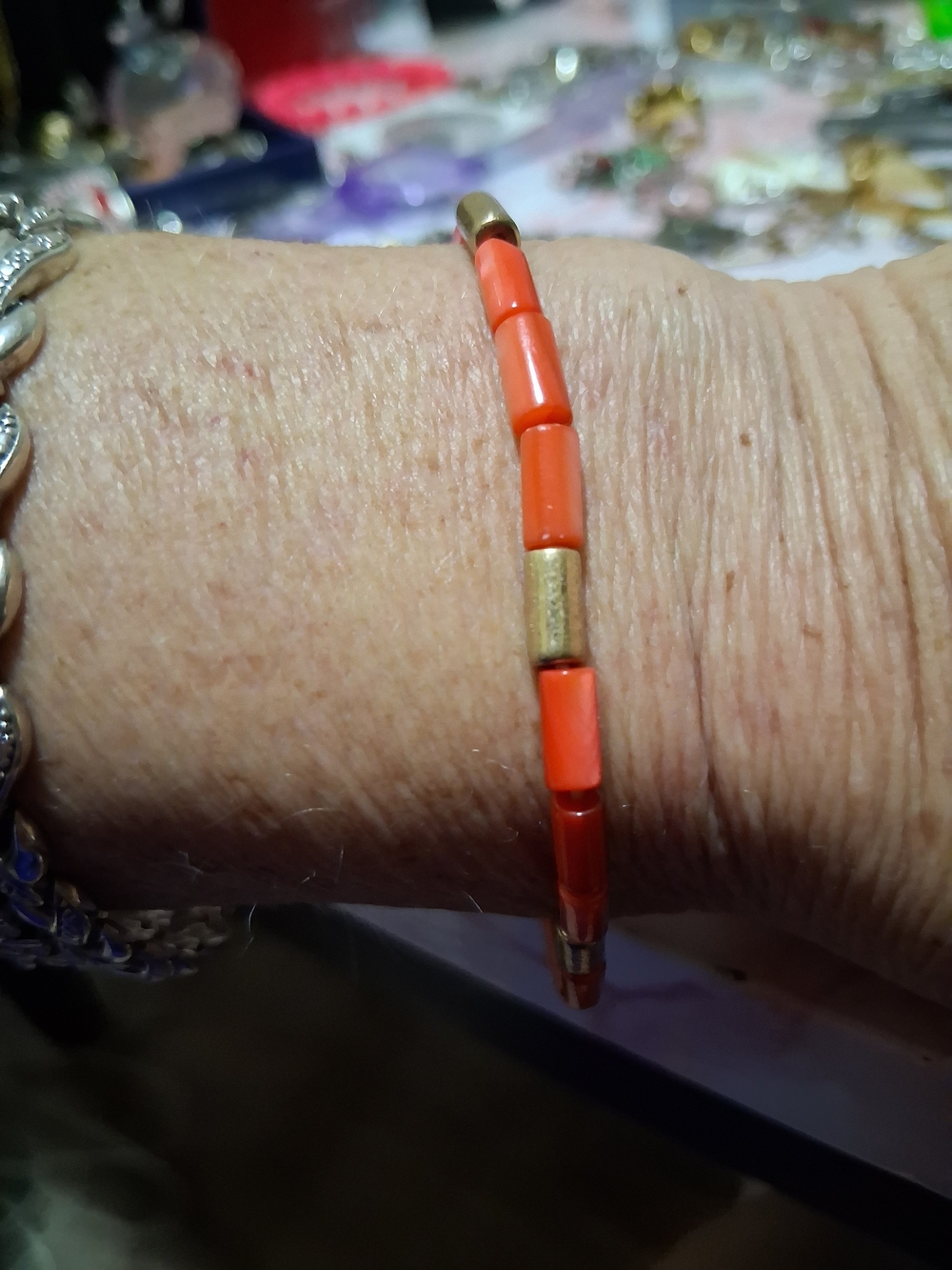 Source Unknown Coral-Red Tube Bead Bracelet with Gold Accents